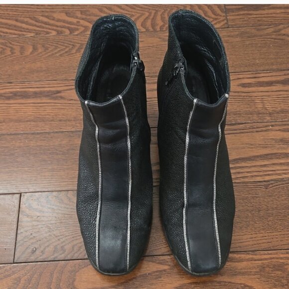 Un Tour En Ville Black 2' heeled ankle boots pebbled size 38 US7.5 - Picture 6 of 11